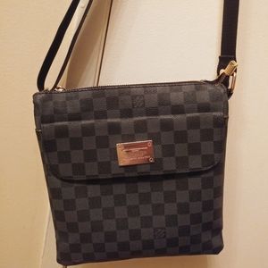 Beautiful womans body bag louis vuitton